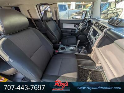 2007 Toyota FJ Cruiser 4dr SUV 4WD - Photo 13 - Eureka, CA 95501