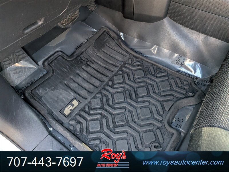 2007 Toyota FJ Cruiser 4dr SUV 4WD - Photo 27 - Eureka, CA 95501