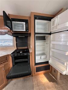 2005 Pilgrim 241 BHSS   - Photo 11 - Eureka, CA 95501