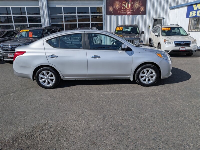 2012 Nissan Versa 1.6 SL  