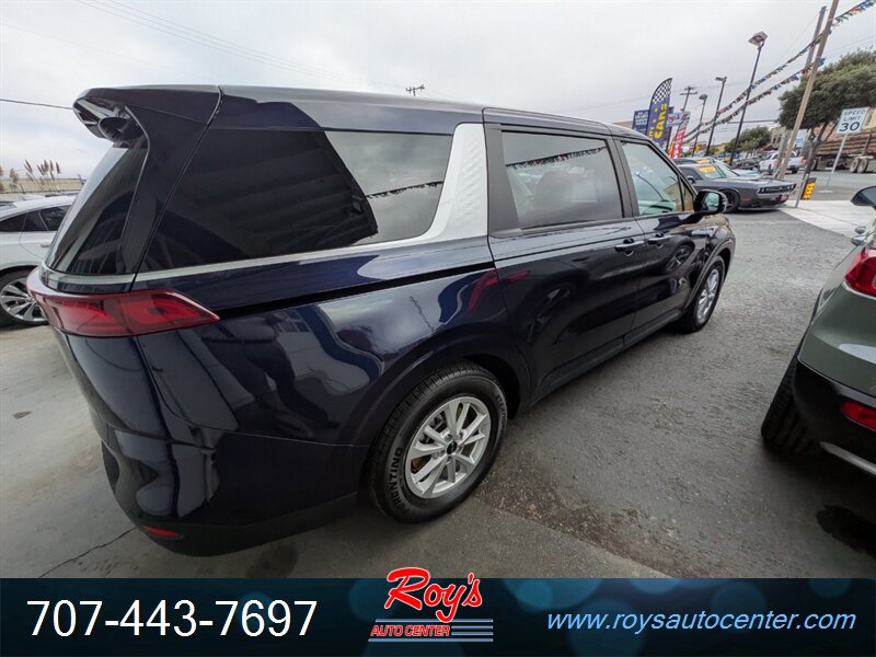 2022 Kia Carnival LX - Photo 5 - Eureka, CA 95501