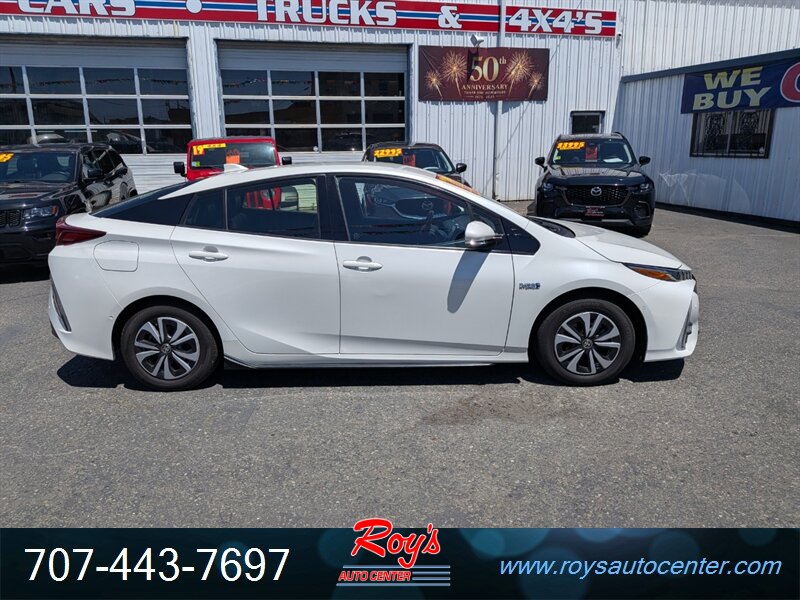 2017 Toyota Prius Prime Advanced - Photo 2 - Eureka, CA 95501