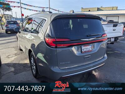 2022 Chrysler Pacifica Touring L   - Photo 4 - Eureka, CA 95501