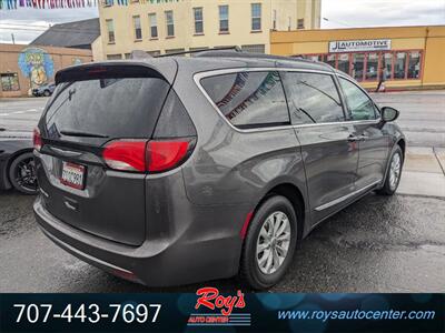 2017 Chrysler Pacifica Touring Plus   - Photo 8 - Eureka, CA 95501