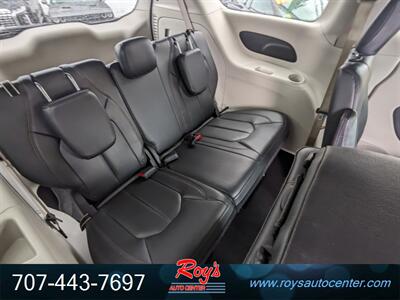 2017 Chrysler Pacifica Touring Plus   - Photo 14 - Eureka, CA 95501