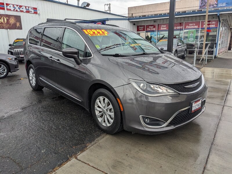 2017 Chrysler Pacifica Touring Plus  