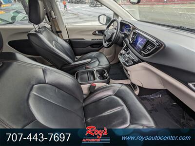 2017 Chrysler Pacifica Touring Plus   - Photo 9 - Eureka, CA 95501