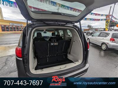 2017 Chrysler Pacifica Touring Plus   - Photo 15 - Eureka, CA 95501