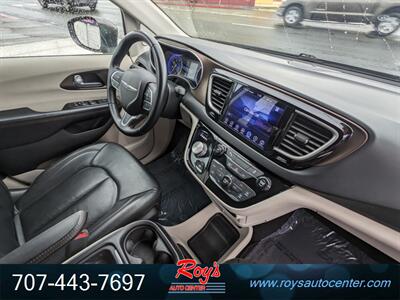 2017 Chrysler Pacifica Touring Plus   - Photo 10 - Eureka, CA 95501