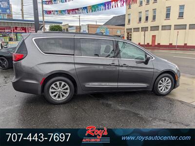 2017 Chrysler Pacifica Touring Plus   - Photo 2 - Eureka, CA 95501