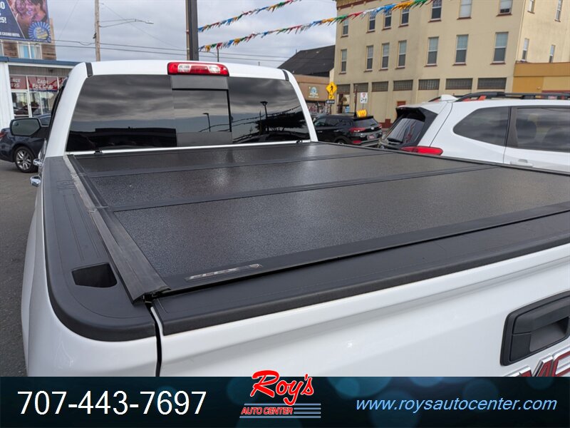 2018 GMC Sierra 1500 SLT Z71 4WD - Photo 9 - Eureka, CA 95501
