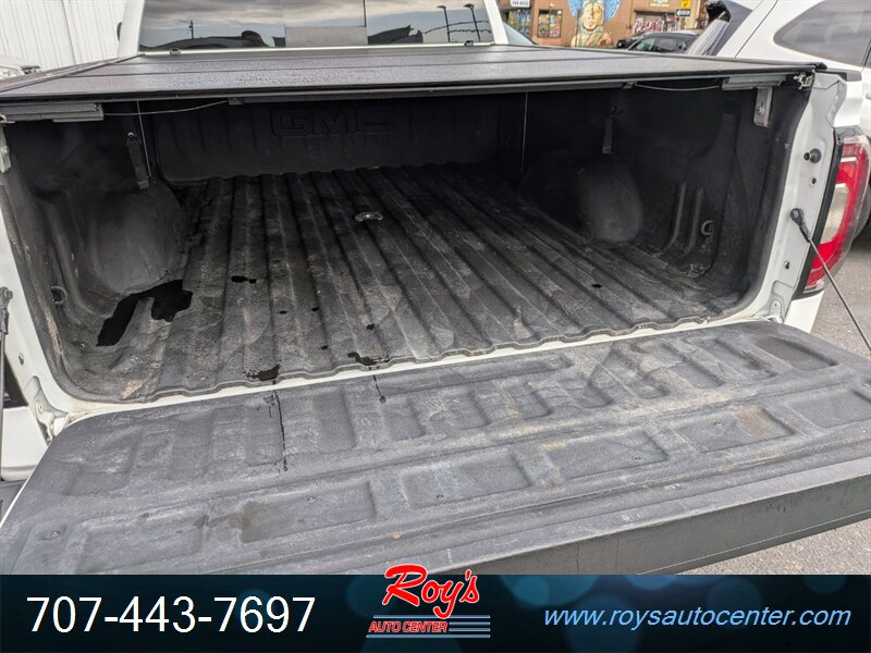 2018 GMC Sierra 1500 SLT Z71 4WD - Photo 10 - Eureka, CA 95501