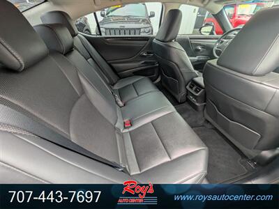 2021 Lexus ES300h - Photo 15 - Eureka, CA 95501