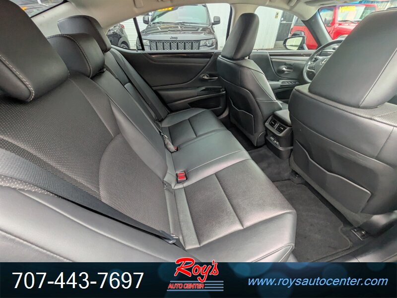 2021 Lexus ES300h - Photo 15 - Eureka, CA 95501
