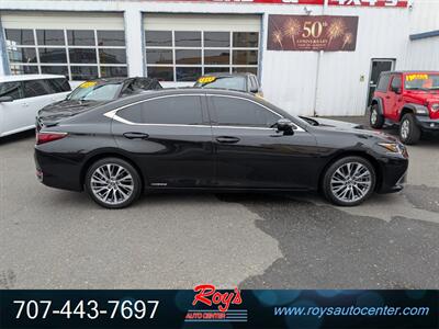 2021 Lexus ES300h - Photo 2 - Eureka, CA 95501