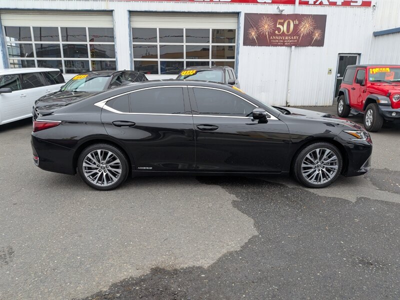 2021 Lexus ES300h  