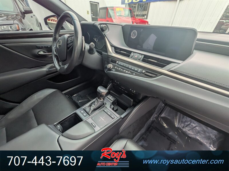 2021 Lexus ES300h - Photo 13 - Eureka, CA 95501