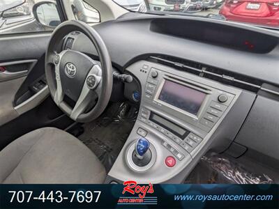 2015 Toyota Prius Three   - Photo 13 - Eureka, CA 95501