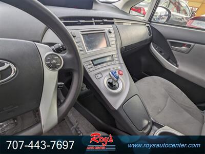 2015 Toyota Prius Three   - Photo 21 - Eureka, CA 95501