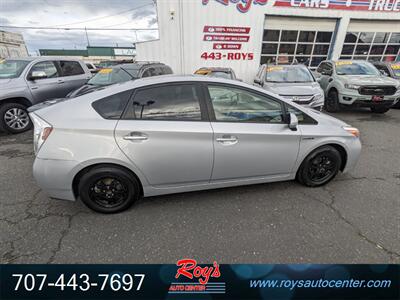 2015 Toyota Prius Three   - Photo 2 - Eureka, CA 95501