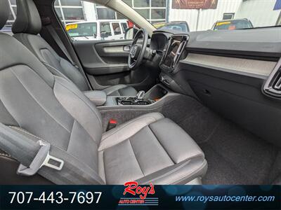 2025 Volvo XC40 B5 Plus Dark Theme  AWD - Photo 10 - Eureka, CA 95501