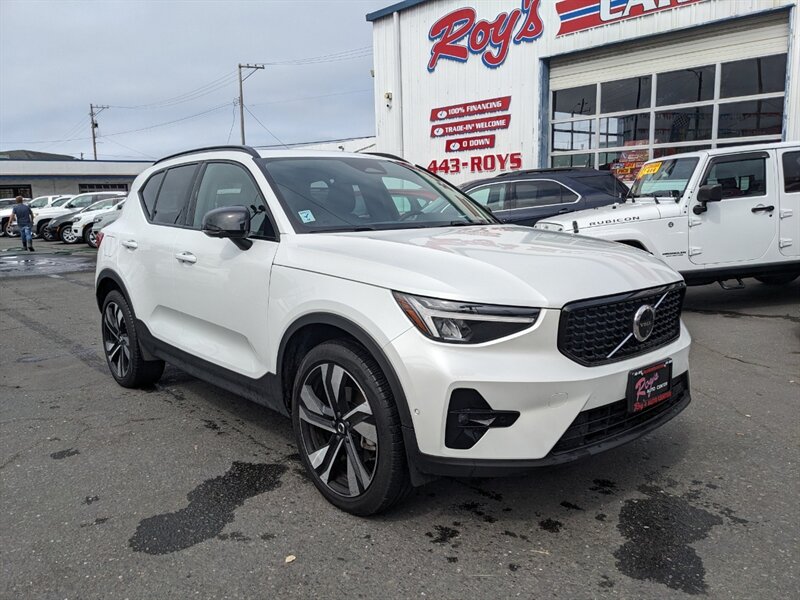 2025 Volvo XC40 B5 Plus Dark Theme  AWD
