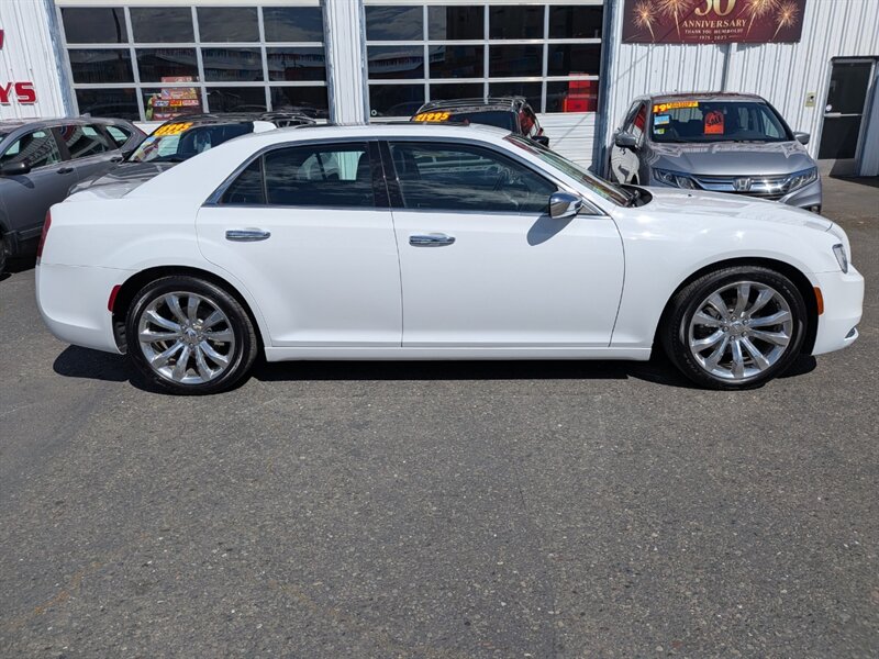 2017 Chrysler 300C  