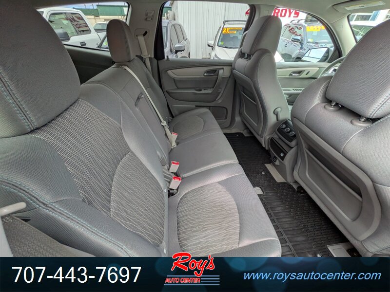2017 Chevrolet Traverse LS AWD - Photo 13 - Eureka, CA 95501