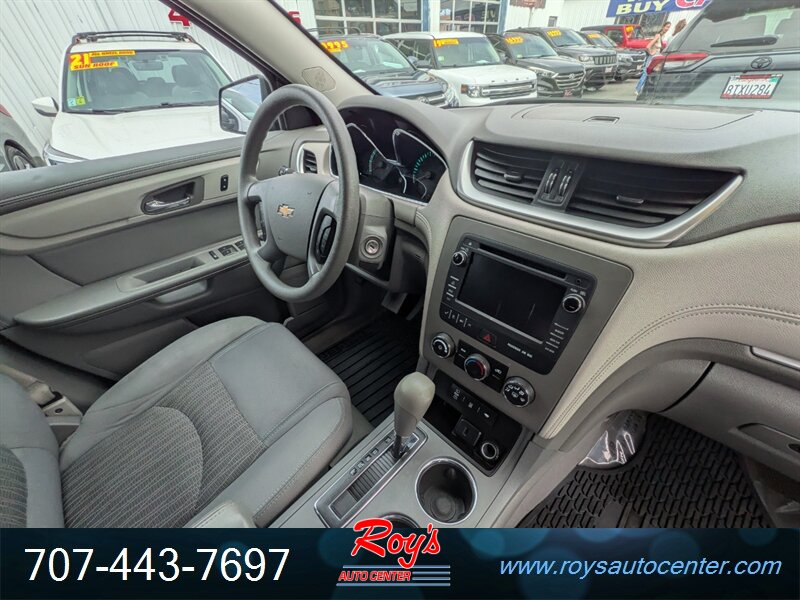 2017 Chevrolet Traverse LS AWD - Photo 11 - Eureka, CA 95501