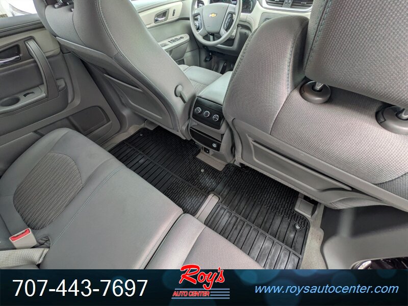2017 Chevrolet Traverse LS AWD - Photo 14 - Eureka, CA 95501