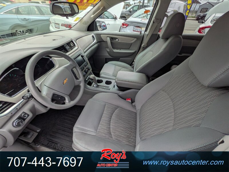 2017 Chevrolet Traverse LS AWD - Photo 21 - Eureka, CA 95501