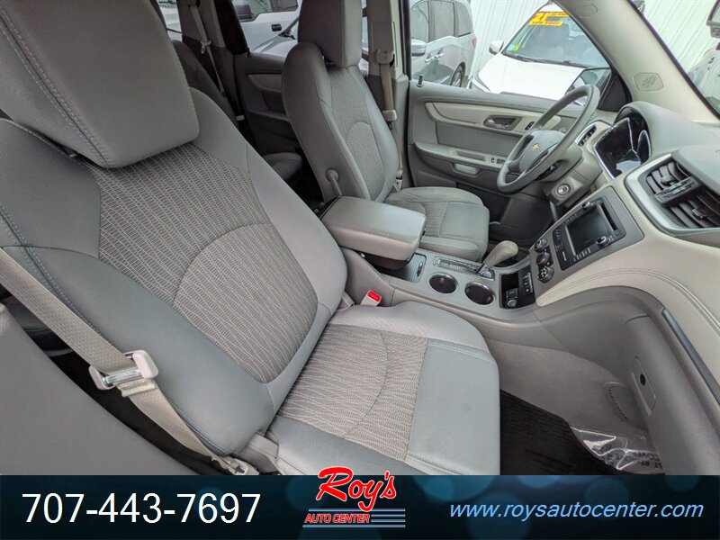 2017 Chevrolet Traverse LS AWD - Photo 10 - Eureka, CA 95501
