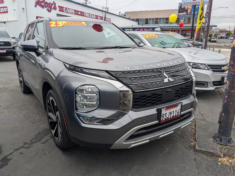 2023 Mitsubishi Outlander SE  