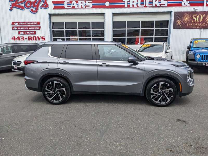 2023 Mitsubishi Outlander SE  