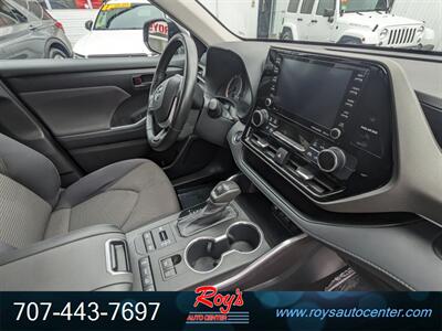 2022 Toyota Highlander LE  AWD - Photo 11 - Eureka, CA 95501