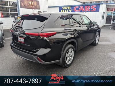 2022 Toyota Highlander LE  AWD - Photo 8 - Eureka, CA 95501