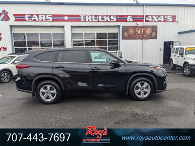 2022 Toyota Highlander LE  AWD - Photo 2 - Eureka, CA 95501