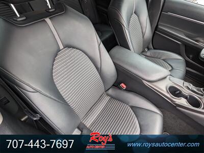 2021 Toyota Camry SE   - Photo 2 - Eureka, CA 95501