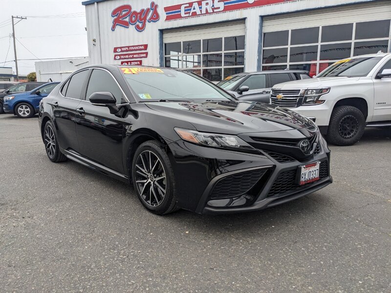 2021 Toyota Camry SE  