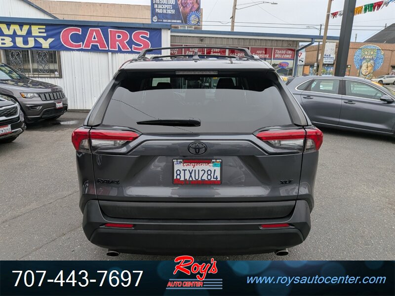 2021 Toyota RAV4 XLE Premium - Photo 7 - Eureka, CA 95501