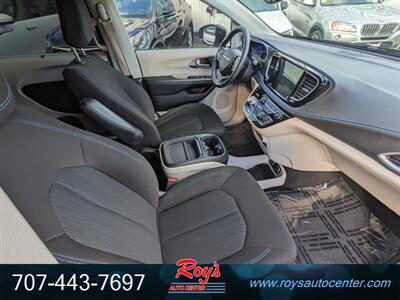 2021 Chrysler Pacifica Touring   - Photo 9 - Eureka, CA 95501