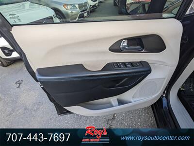 2021 Chrysler Pacifica Touring   - Photo 18 - Eureka, CA 95501