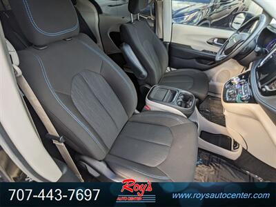 2021 Chrysler Pacifica Touring   - Photo 11 - Eureka, CA 95501
