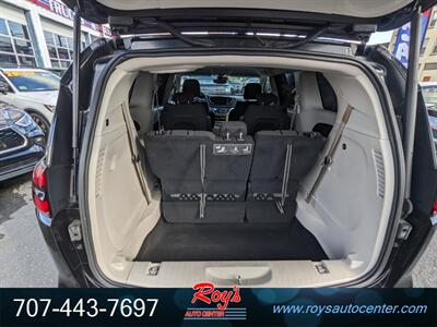 2021 Chrysler Pacifica Touring   - Photo 16 - Eureka, CA 95501