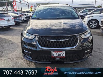 2021 Chrysler Pacifica Touring   - Photo 5 - Eureka, CA 95501