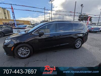 2021 Chrysler Pacifica Touring   - Photo 4 - Eureka, CA 95501