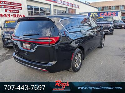 2021 Chrysler Pacifica Touring   - Photo 8 - Eureka, CA 95501