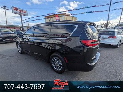 2021 Chrysler Pacifica Touring   - Photo 6 - Eureka, CA 95501