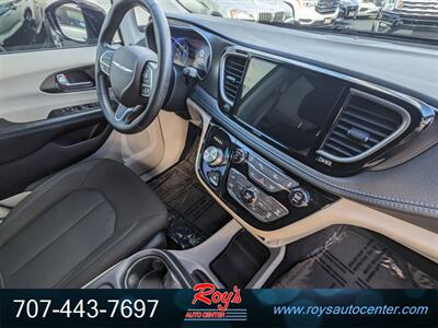 2021 Chrysler Pacifica Touring   - Photo 10 - Eureka, CA 95501
