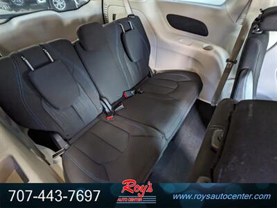 2021 Chrysler Pacifica Touring   - Photo 14 - Eureka, CA 95501